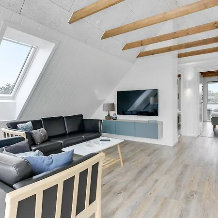 Stunning In Romo With Kitchen *