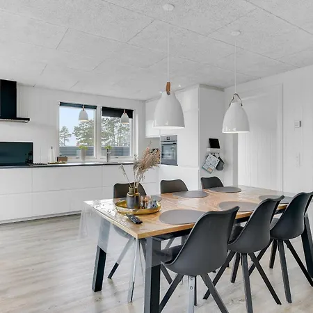 Holiday home Stunning In Romo With Kitchen *