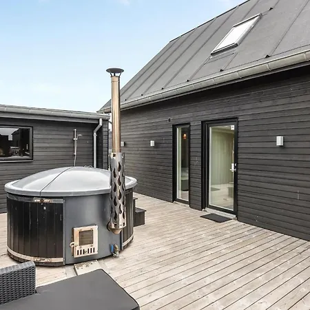 Holiday home Stunning In Romo With Kitchen *